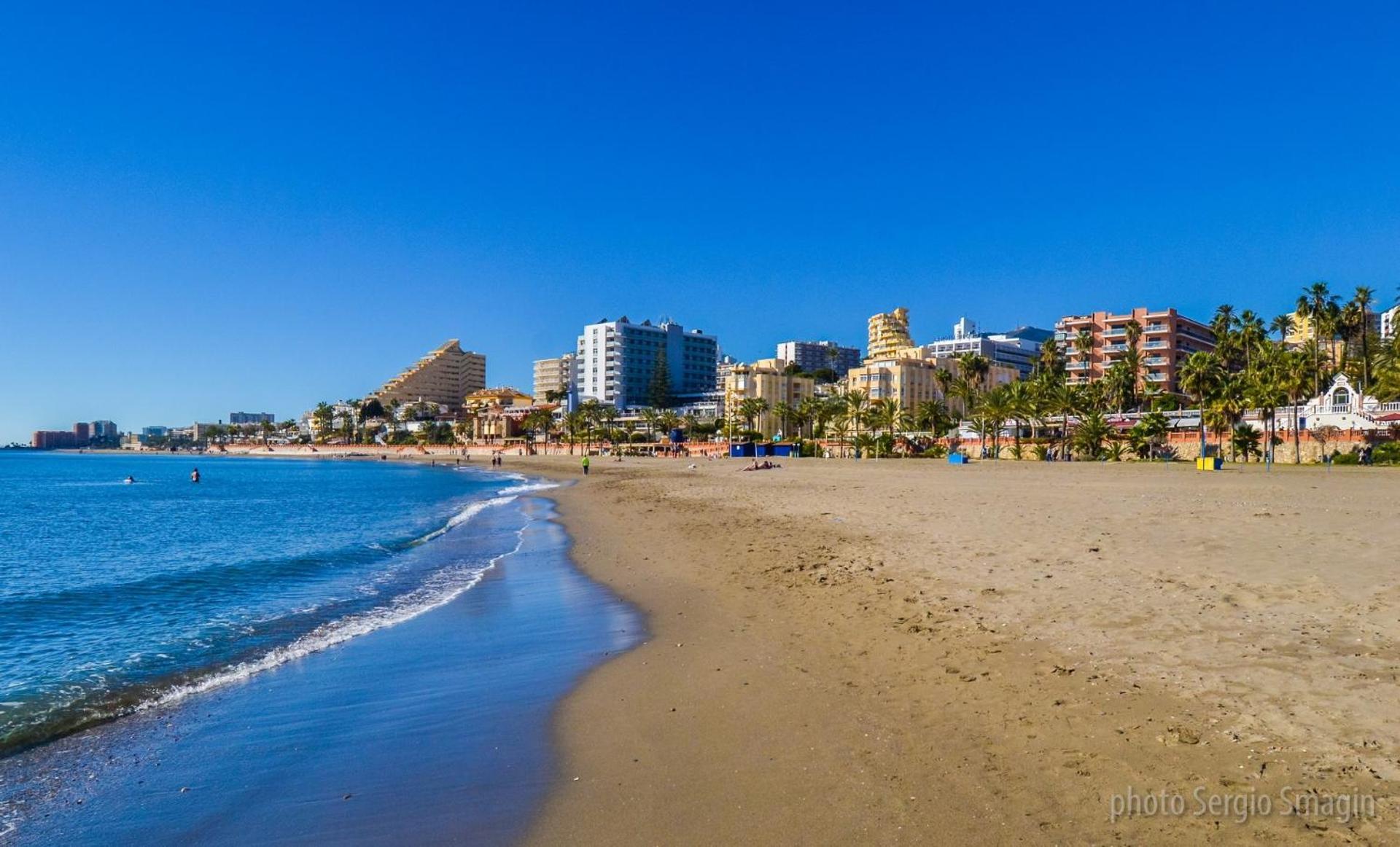Apartamento 812 Benalbeach. 1ºlinea De Playa. Vistas A La Piscina Y La Montana. Benalmádena